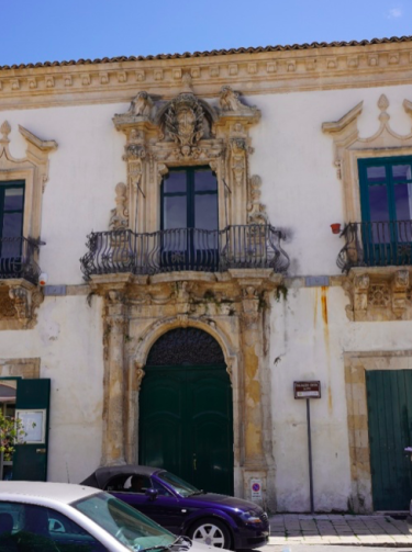 Dettaglio della facciata del palazzo