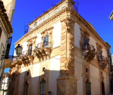 Vista d'angolo del palazzo